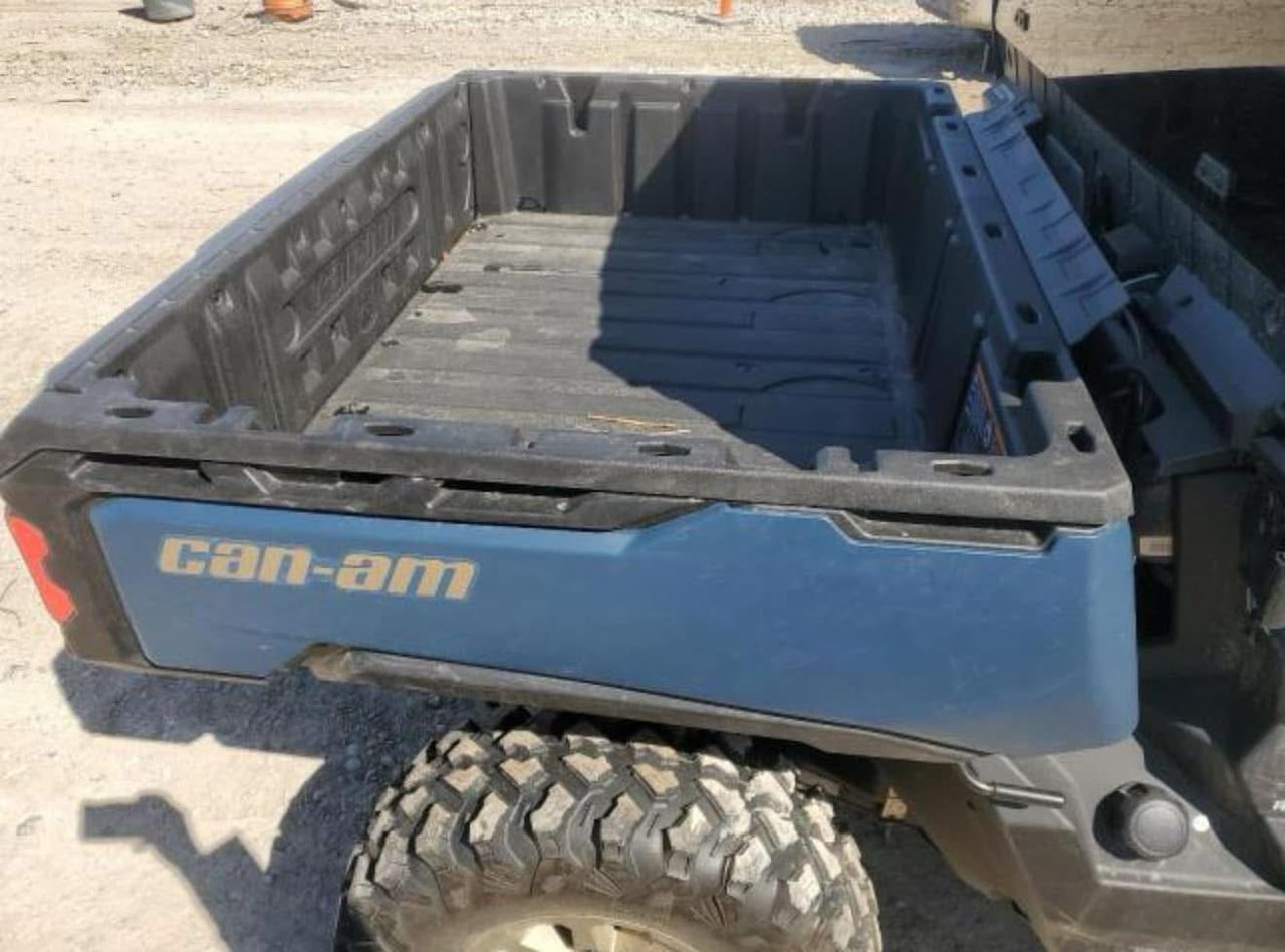 2025 Can-Am Defender MAX Limited Cab HD10 - Image 4